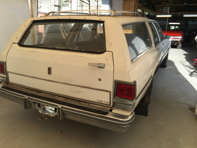 1985 Oldsmobile Custom Cruiser Base Wagon 4-Door - photo 6