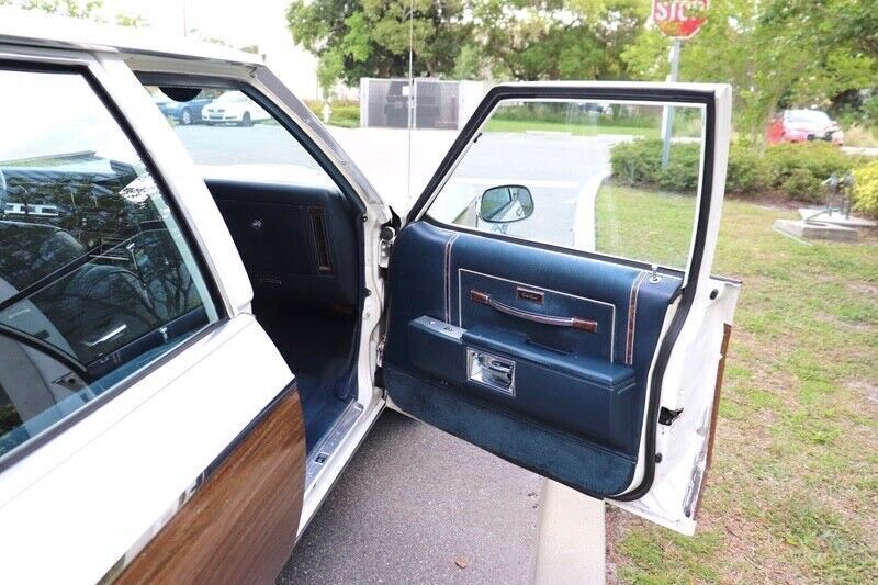 1985 Oldsmobile Custom Cruiser - photo 11