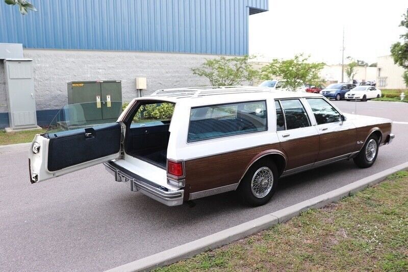 1985 Oldsmobile Custom Cruiser - photo 3