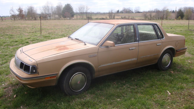 1985 Oldsmobile Cutlass Ciera Diesel LS Sedan 4-Door 4.3L 1985 Oldsmobile Cutlass LS Sedan 4-Door