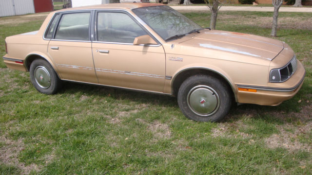 1985 Oldsmobile Cutlass LS Sedan 4-Door - photo 3