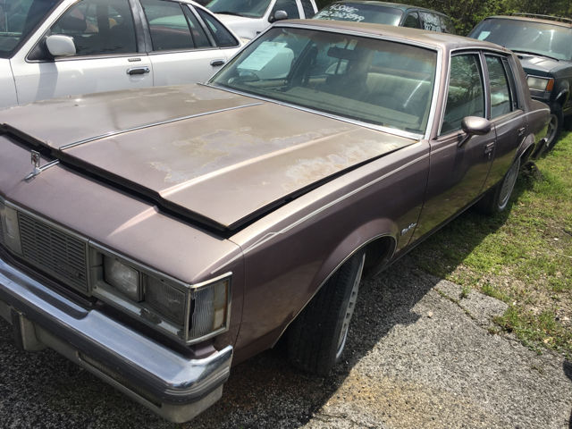 1985 Oldsmobile Cutlass Base 4dr Sedan