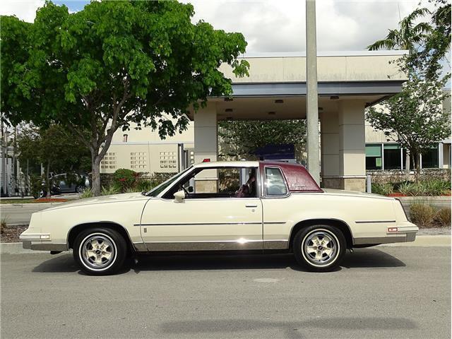 1985 Oldsmobile Cutlass VERY LOW MILES - photo 3