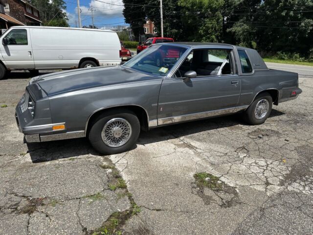 1985 Oldsmobile Cutlass Supreme Coupe Grey RWD Automatic BROUGHAM 1985 Oldsmobile Cutlass BROUGHAM