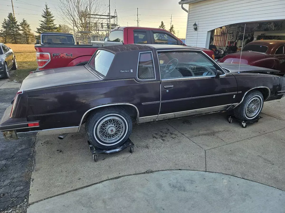 1985 Oldsmobile Cutlass Supreme Coupe Red RWD Automatic BROUGHAM 1985 Oldsmobile Cutlass BROUGHAM