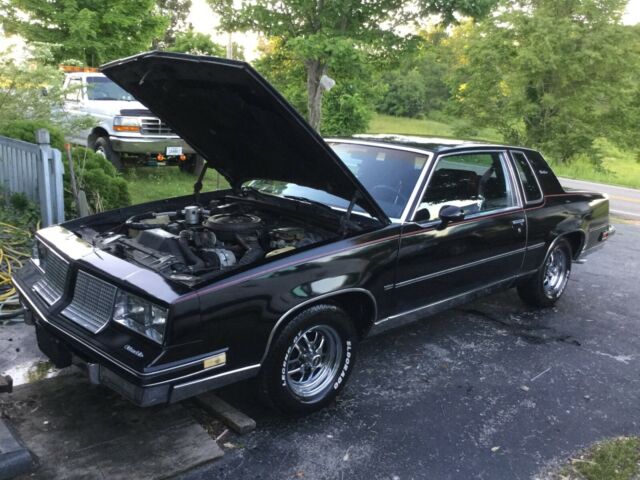 1985 oldsmobile cutlass supreme v8 black , bucket seats 1985 Oldsmobile Cutlass supreme