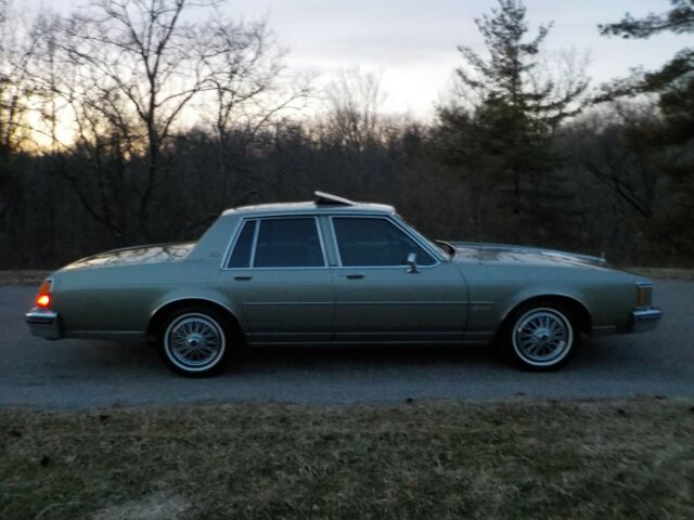1985 Oldsmobile Eighty-Eight *NO RESERVE* Delta 88 Royale - photo 11