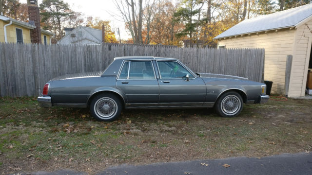 1985 Oldsmobile Eighty-Eight Royale Brougham - photo 2