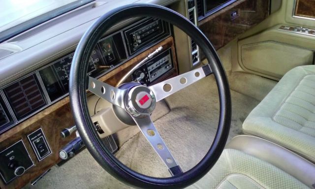 1985 Oldsmobile Toronado - photo 4