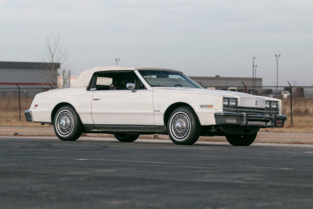 1985 Oldsmobile Toronado Brougham Coupe 2-Door - photo 12