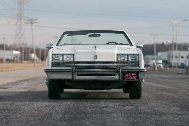 1985 Oldsmobile Toronado Brougham Coupe 2-Door - photo 2