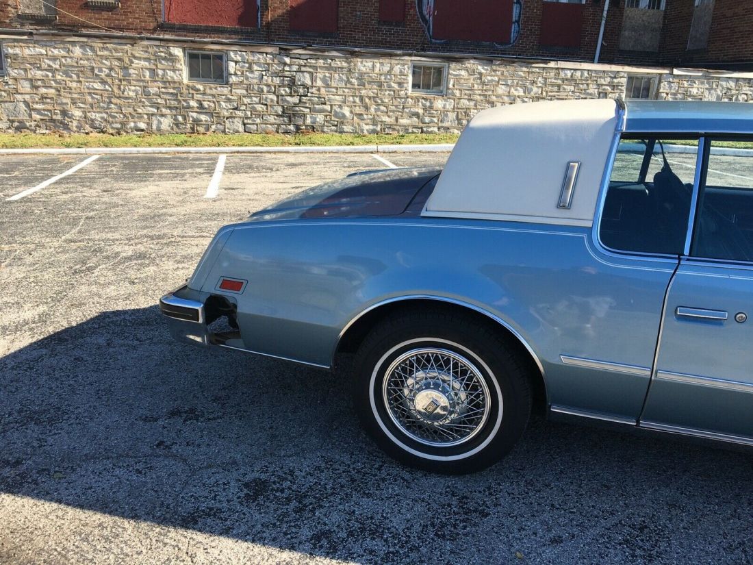 1985 Oldsmobile Toronado BROUGHAM - photo 2