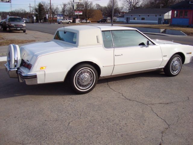 1985 Oldsmobile Toronado Brougham - photo 2