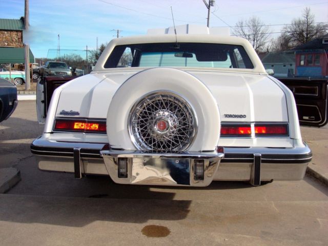 1985 Oldsmobile Toronado Brougham - photo 3