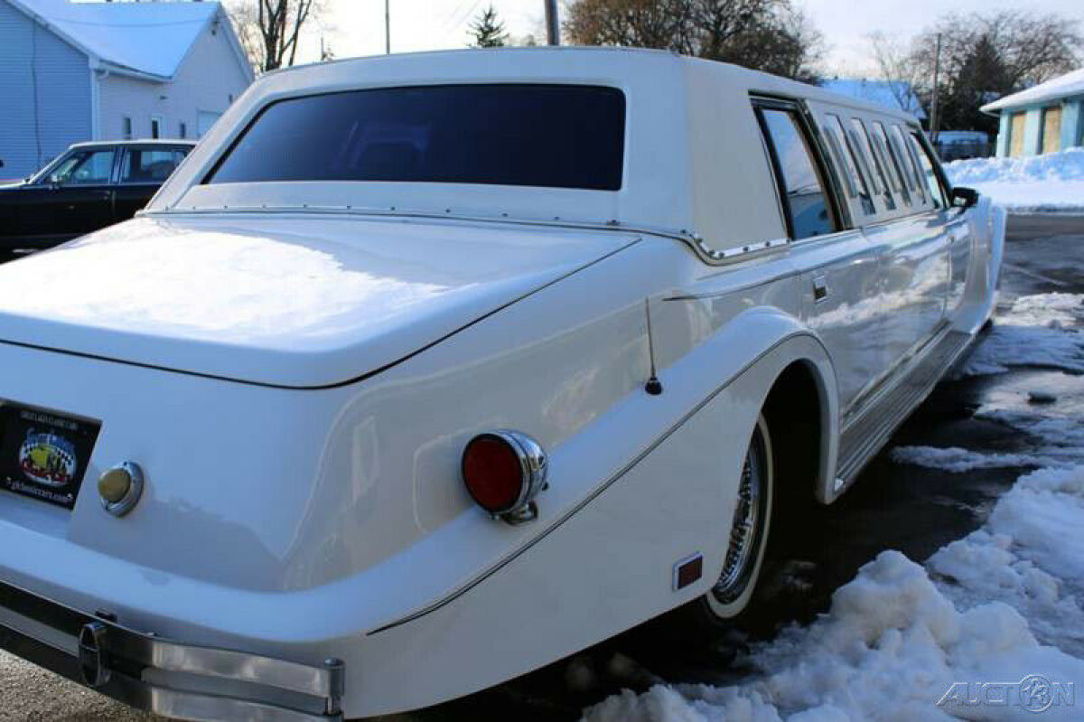 1985 Lincoln Town Car Excalibur Limo - photo 11