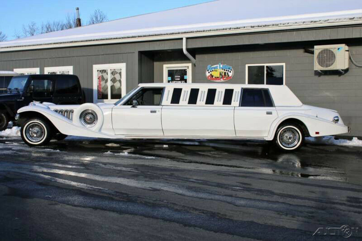1985 Lincoln Town Car Excalibur Limo - photo 2