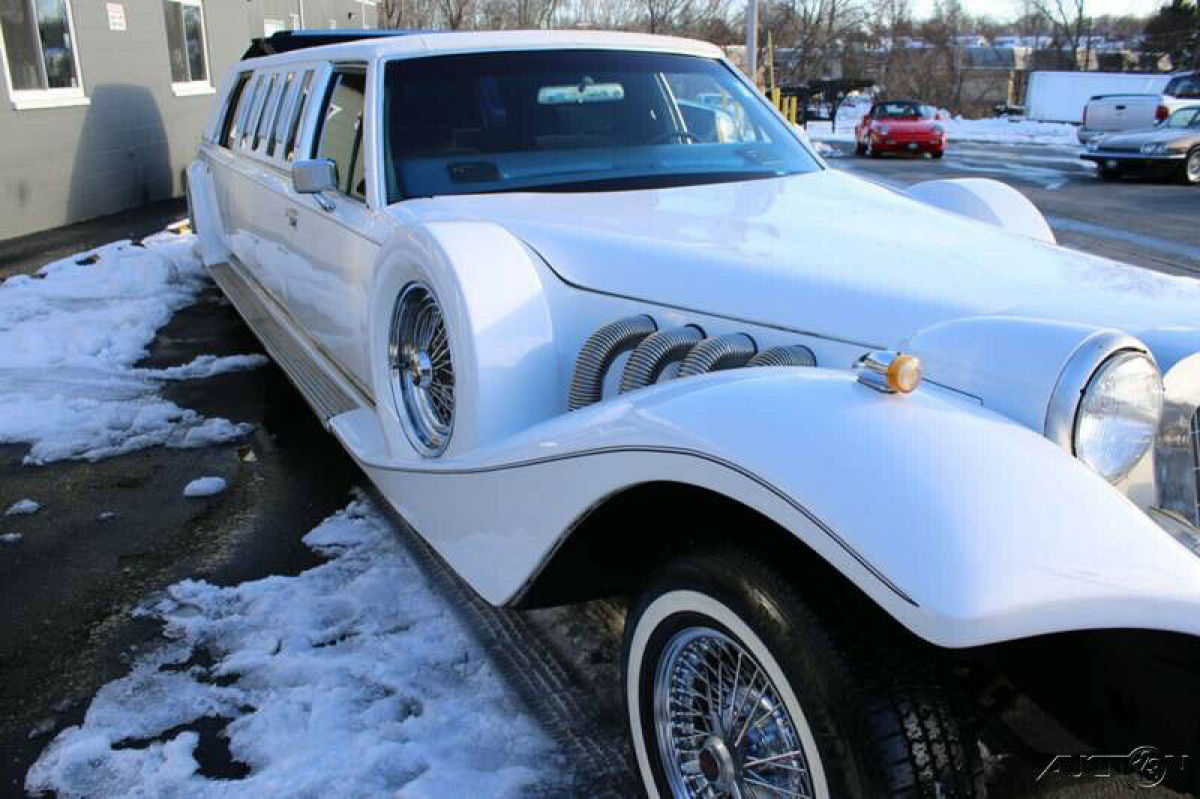 1985 Lincoln Town Car Excalibur Limo - photo 6