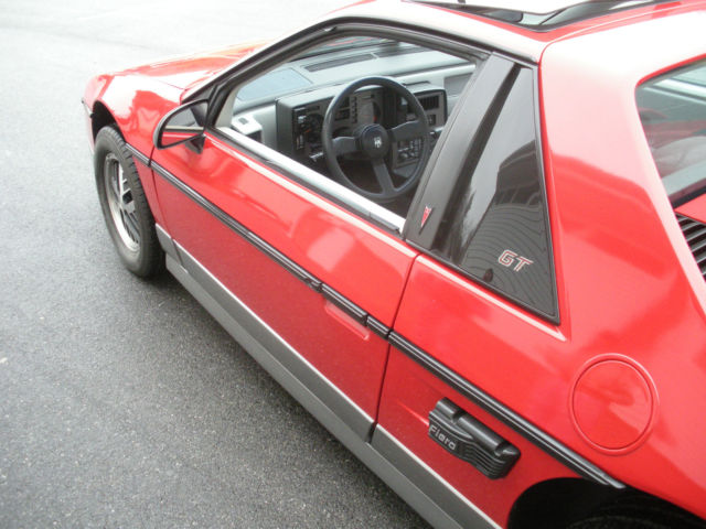 1985 Pontiac Fiero - photo 12