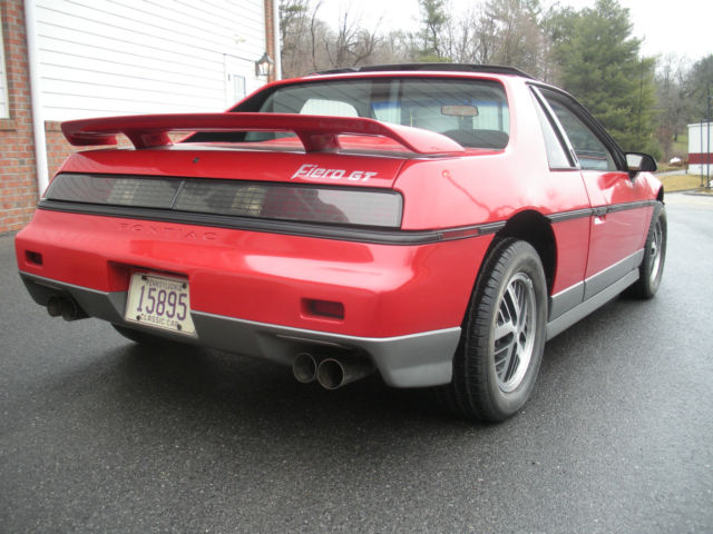 1985 Pontiac Fiero - photo 3