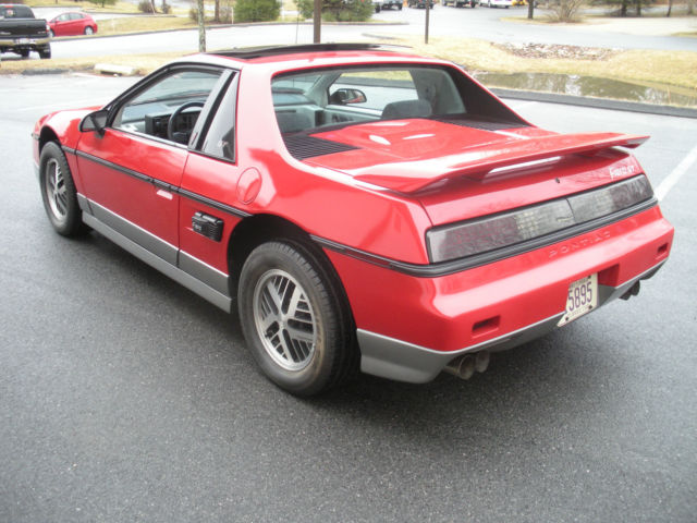 1985 Pontiac Fiero - photo 4