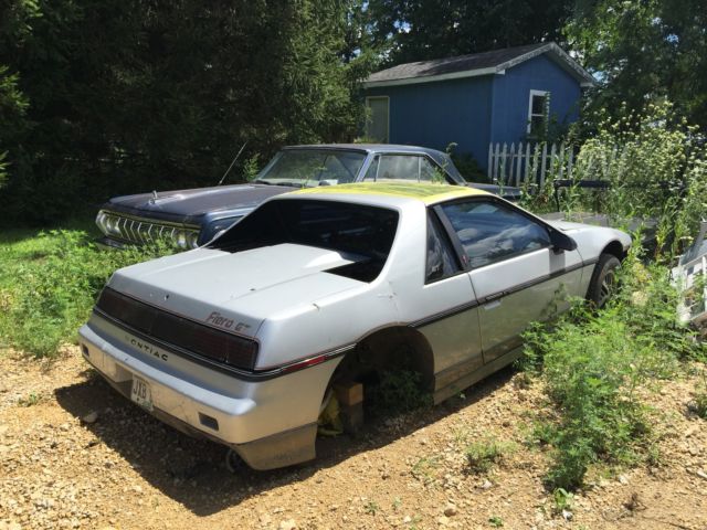 1985 Pontiac Ferio GT, No motor, good condition but needs restoration 1985 Pontiac Fiero GT