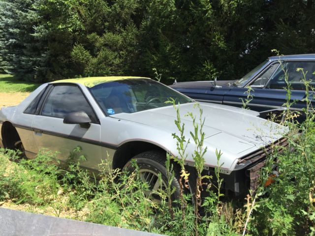 1985 Pontiac Fiero GT - photo 2