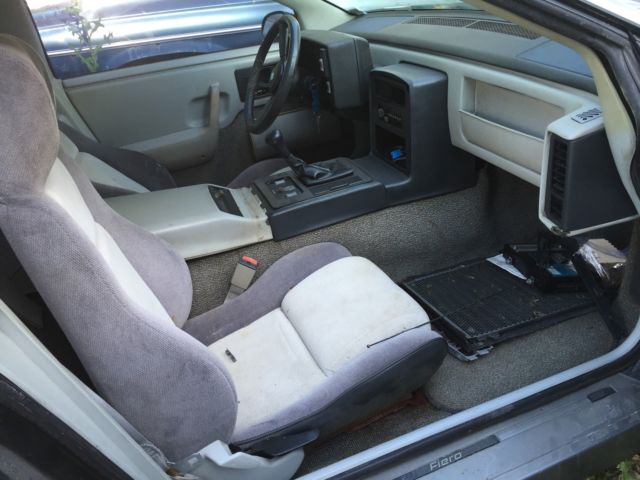 1985 Pontiac Fiero GT - photo 3
