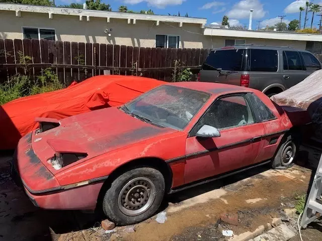 1985 Pontiac Fiero 2M4 - 4 Cyl 5 Speed 1985 Pontiac Fiero