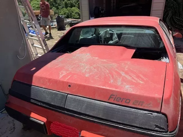 1985 Pontiac Fiero - photo 2