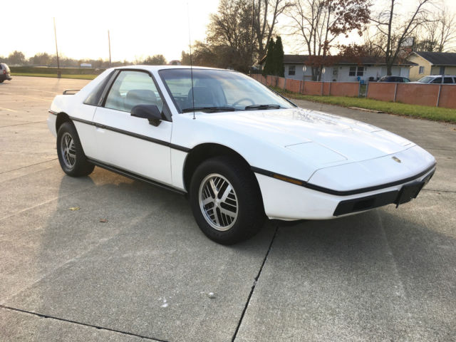 1985 PONTIAC FIERO 2M6 - ONLY 25K MILES - RUNS AND DRIVES LIKE NEW 1985 Pontiac Fiero 25K MILES!