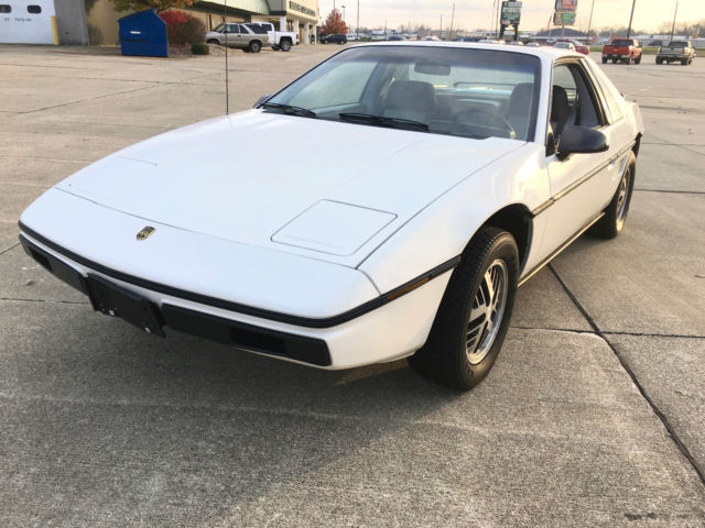 1985 Pontiac Fiero 25K MILES! - photo 2