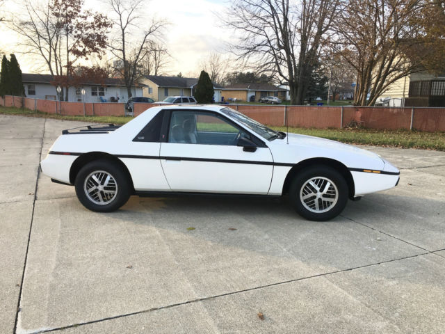 1985 Pontiac Fiero 25K MILES! - photo 4