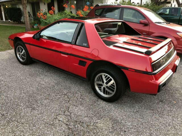 1985 Pontiac Fiero SE - photo 10