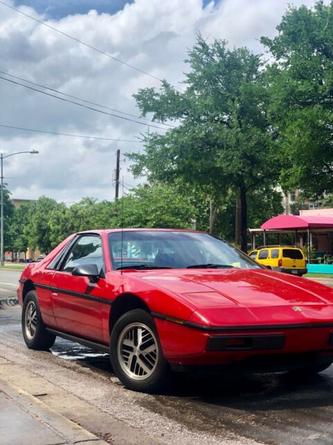 1985 Pontiac Fiero SE - photo 3