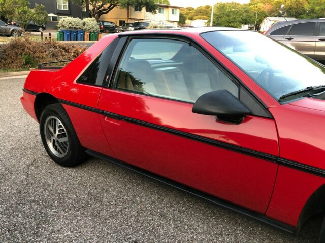 1985 Pontiac Fiero SE - photo 4
