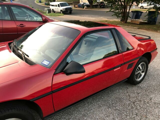 1985 Pontiac Fiero SE - photo 6