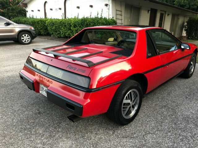 1985 Pontiac Fiero SE - photo 9