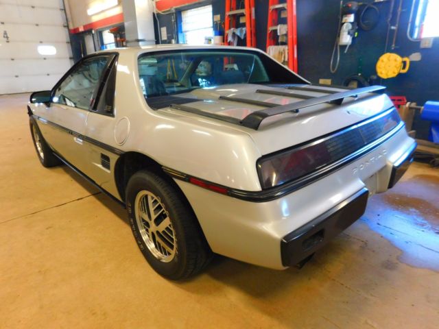 1985 Pontiac Fiero 2M6 - photo 3