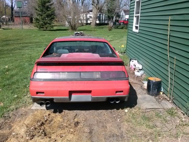 1985 Pontiac Fiero GT - photo 2