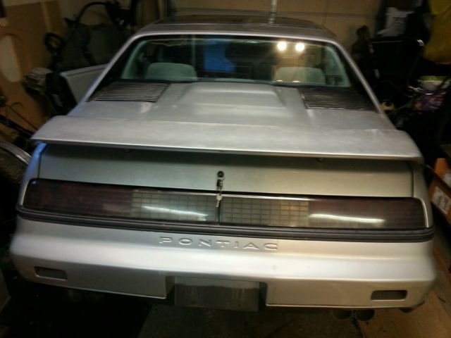 1985 Pontiac Fiero GT - photo 2