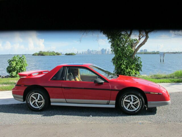 1985 Pontiac Fiero GT - photo 3
