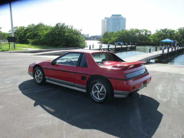 1985 Pontiac Fiero GT - photo 4