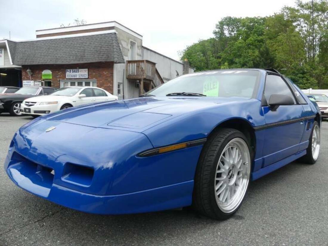 1985 Pontiac Fiero GT 2dr Coupe Manual 4-Speed RWD V6 2.8L Gasoline 1985 Pontiac Fiero GT 2dr Coupe