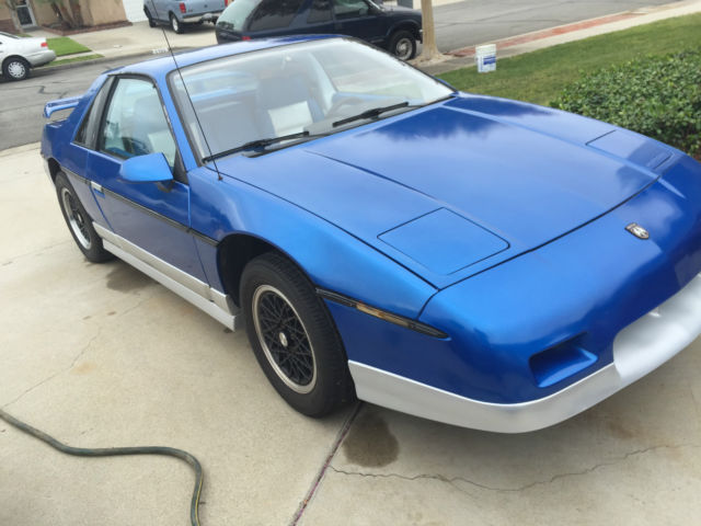 1985 Pontiac Fiero GT V-6 - photo 2