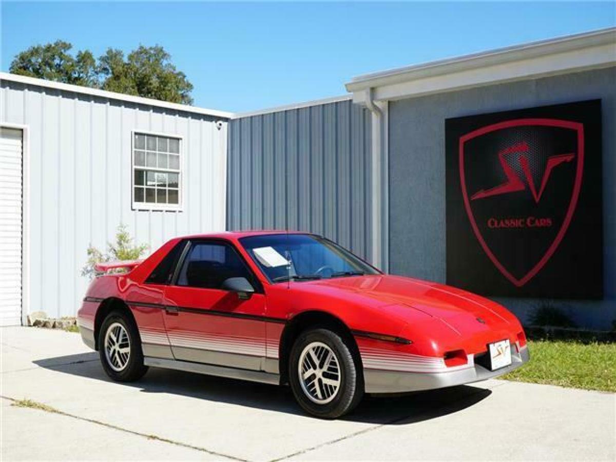 1985 Pontiac Fiero GT - photo 2