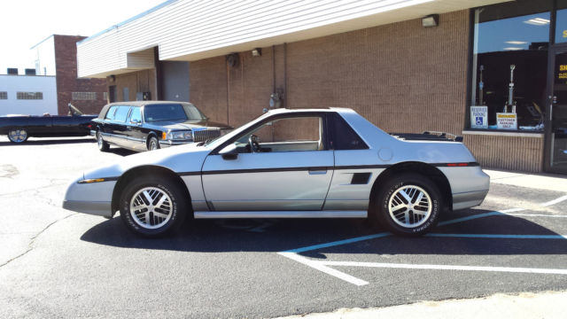 1985 Pontiac Fiero GT - photo 3