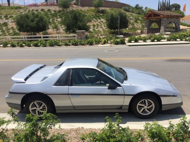 1985 Pontiac Fiero GT Coupe V6 Manual NO RESERVE - photo 2