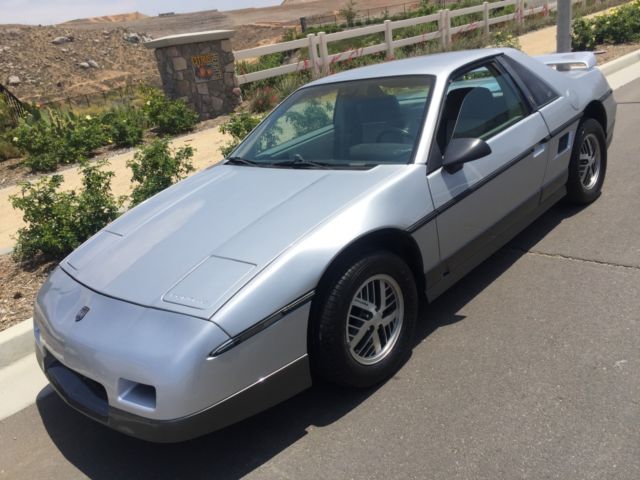1985 Pontiac Fiero GT Coupe V6 Manual NO RESERVE - photo 3