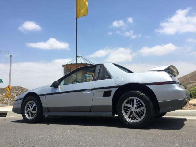 1985 Pontiac Fiero GT Coupe V6 Manual NO RESERVE - photo 7