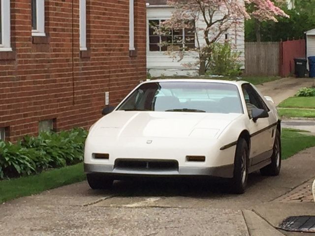 1985 Pontiac Fiero - photo 3